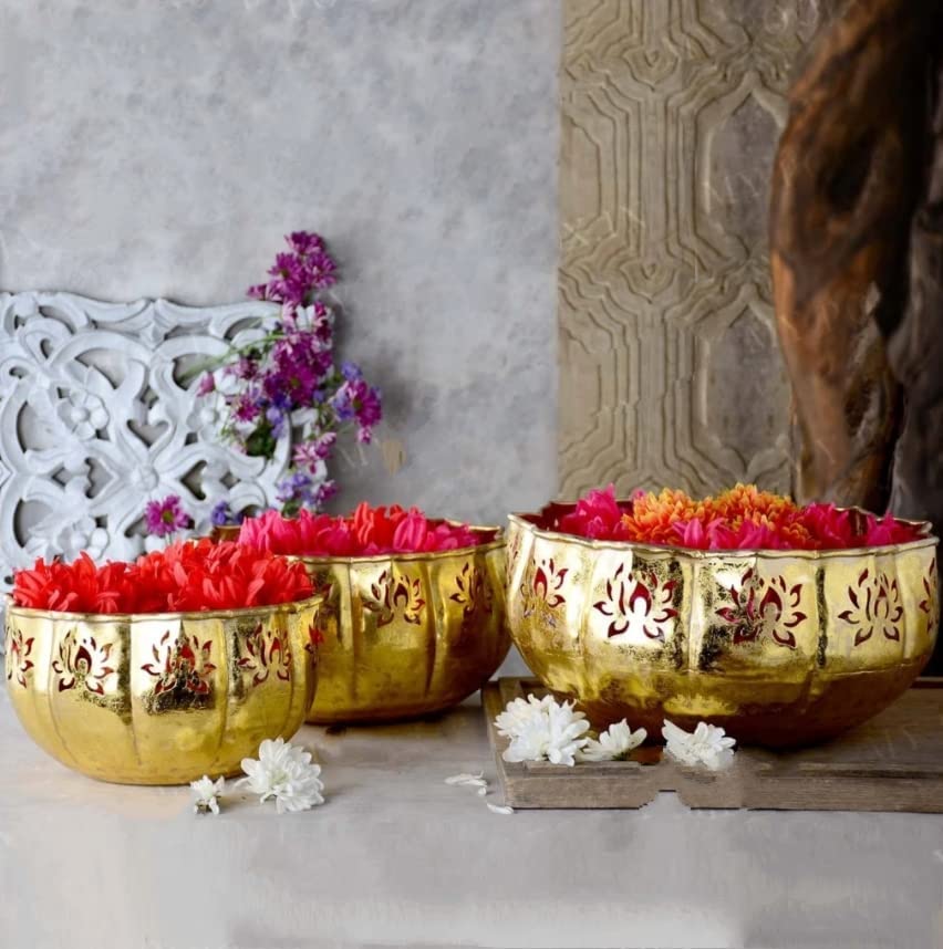 Lotus Urli with Stand Pot for Floating Flower/Candle Festive Decor Set of 13 Piece 14/12/10 Size with Stand and 7 Votives Small Bowl 3.5 inch Each | Golden